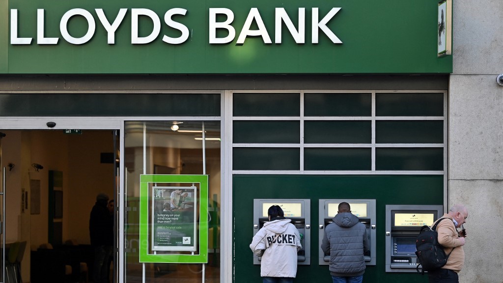 Reino Unido: Ex empleados demandan a Lloyds tras una acción disciplinaria por publicaciones a favor de Palestina
