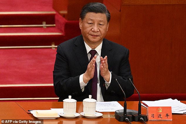 El presidente de China, Xi Jinping, asiste a la ceremonia de clausura del XX Congreso del Partido Comunista de China en el Gran Palacio del Pueblo en Beijing el 22 de octubre de 2022