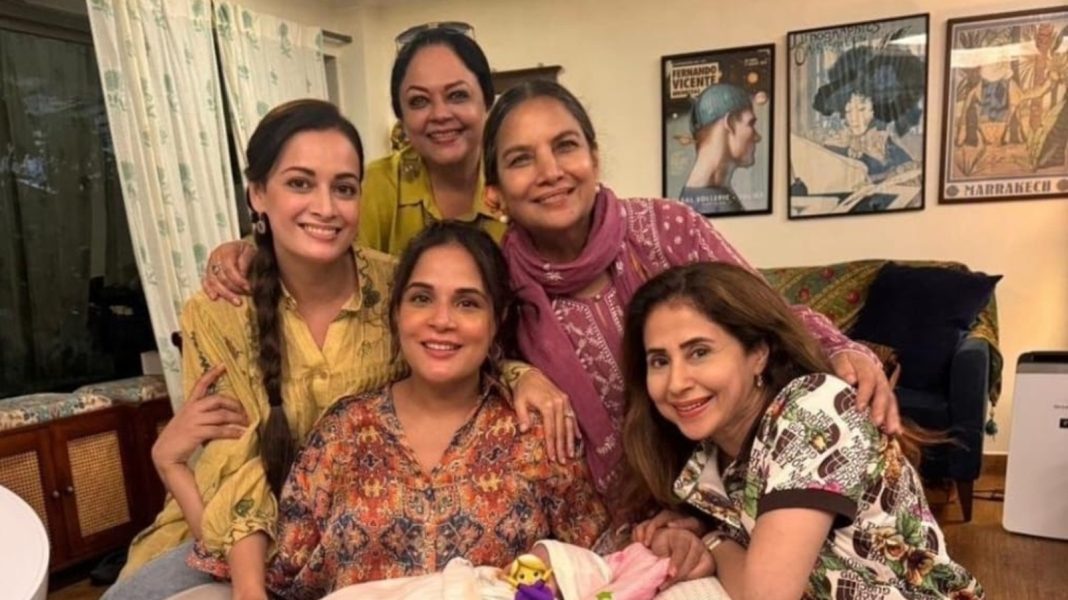 Richa Chadha posa con su pequeña hija junto con las 'masis' Shabana Azmi, Dia Mirza, Urmila Matondkar y Tanvi Azmi
