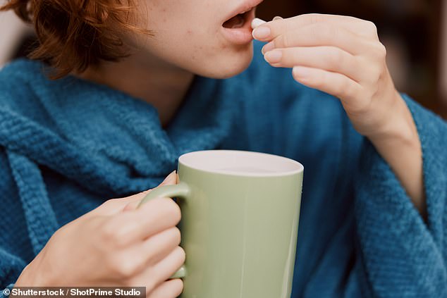 Los farmacéuticos dijeron a DailyMail.com que tomar ciertos medicamentos junto con café u otras bebidas con cafeína podría provocar efectos secundarios graves.