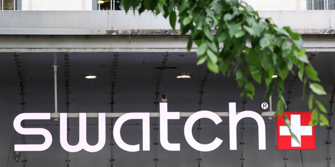 Swatch cae por la débil demanda china; las acciones caen
