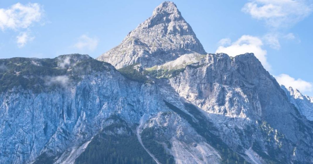 Un hombre alemán muere tras ser alcanzado por un rayo en la cima del Zugspitze
