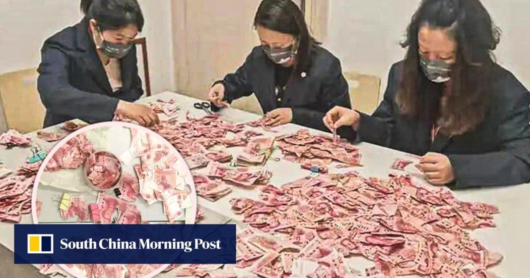 Una mujer china deprimida corta billetes en pedazos y el personal del banco pasa semanas restaurándolos
