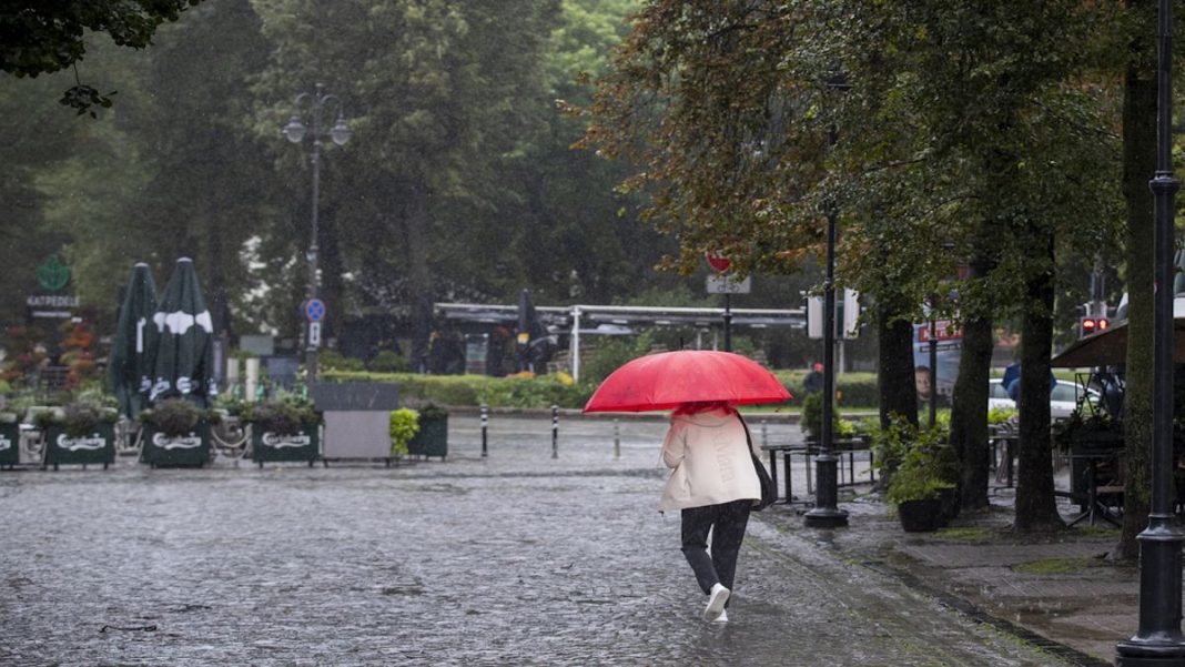 Una persona muere en las fuertes tormentas que azotan los países bálticos
