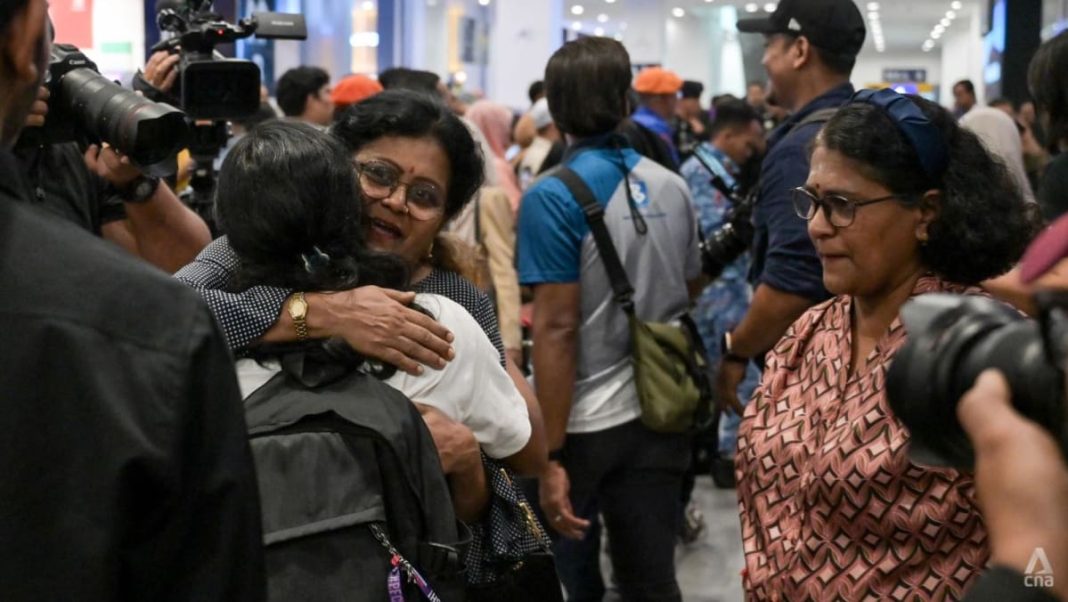 “Vimos cosas que no queríamos ver”: miedo y trauma tras la evacuación de 123 malasios tras las protestas mortales en Bangladesh
