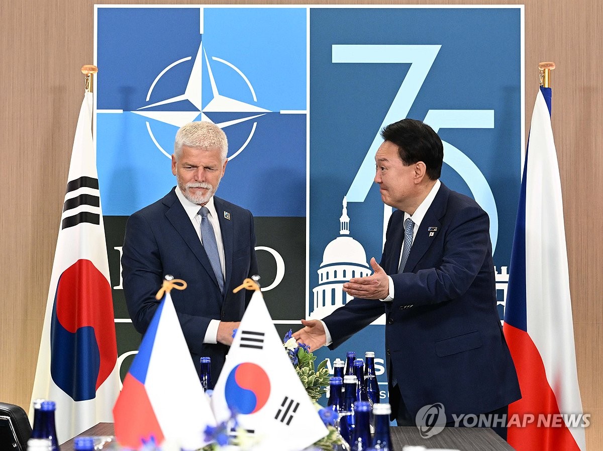 Yoon discusses nuclear industry cooperation with European nations