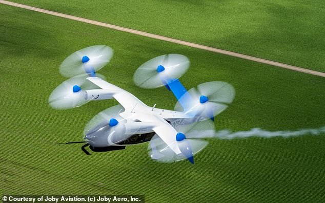 Un taxi volador diseñado por Joby Aviation (en la foto) ha batido su propio récord de distancia de vuelo al viajar 561 millas (902 km) con un solo tanque de hidrógeno.