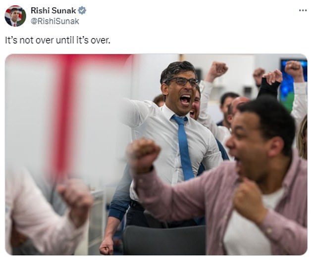 Rishi Sunak publicó una foto de él mismo celebrando junto con el mensaje 