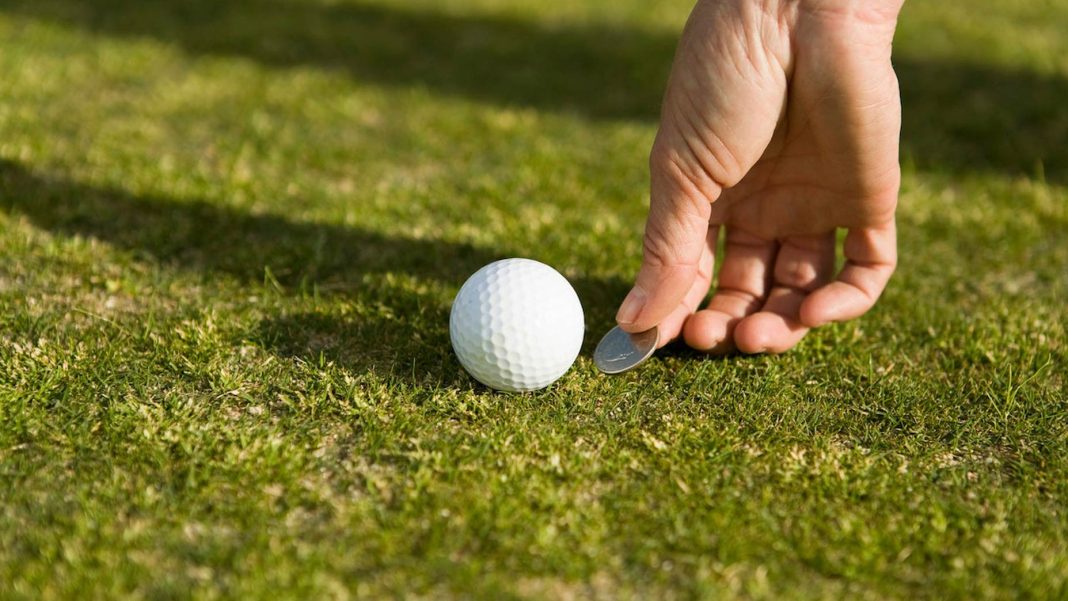 ¿En qué lugar del campo de golf puedes recoger y limpiar tu pelota de golf?
