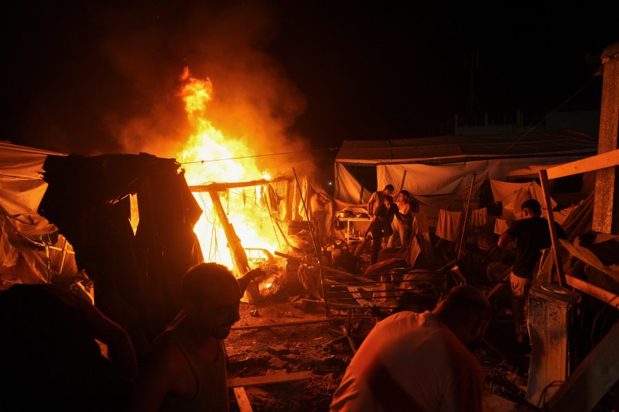 Ataques israelíes en Gaza matan a 18 personas y un apuñalamiento en Tel Aviv mata a 2
