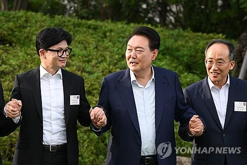 (2nd LD) Yoon postpones dinner with PPP leaders amid differences over medical school quota increase