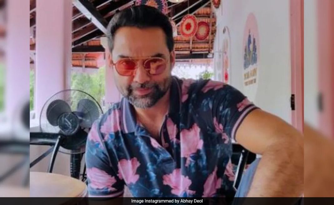 Abhay Deol compartirá espacio en pantalla con <i>Elvis</i> La actriz Natasha Bassett en <i>¡No seas mi vecino!</i>
