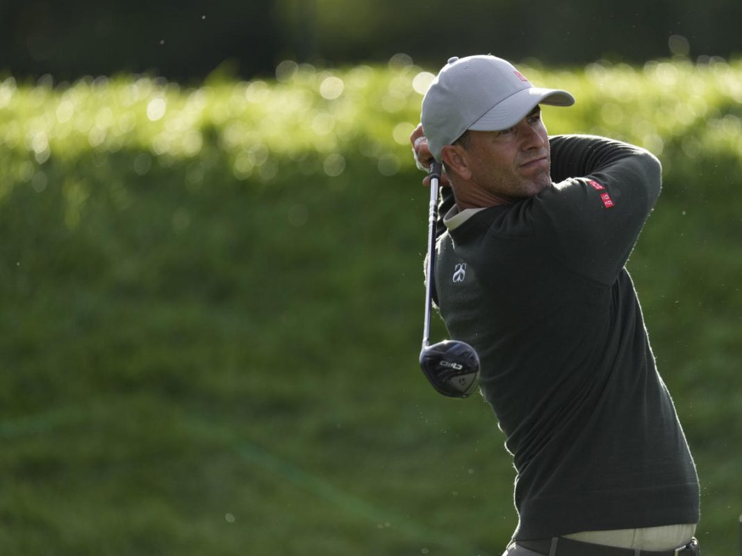 Adam Scott logra una ventaja de 3 golpes con la esperanza de llegar a la final de la FedEx Cup
