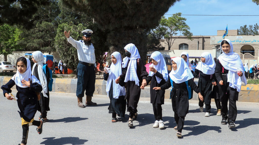 Afganistán: La UNESCO denuncia que 1,4 millones de niñas han sido expulsadas de las escuelas desde que los talibanes tomaron el poder
