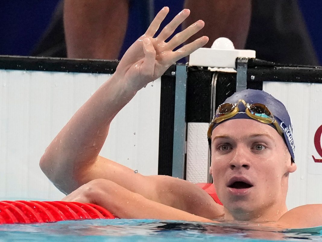 'Ahora gobierna Francia': el maravilloso Marchand gana su cuarto oro olímpico en natación
