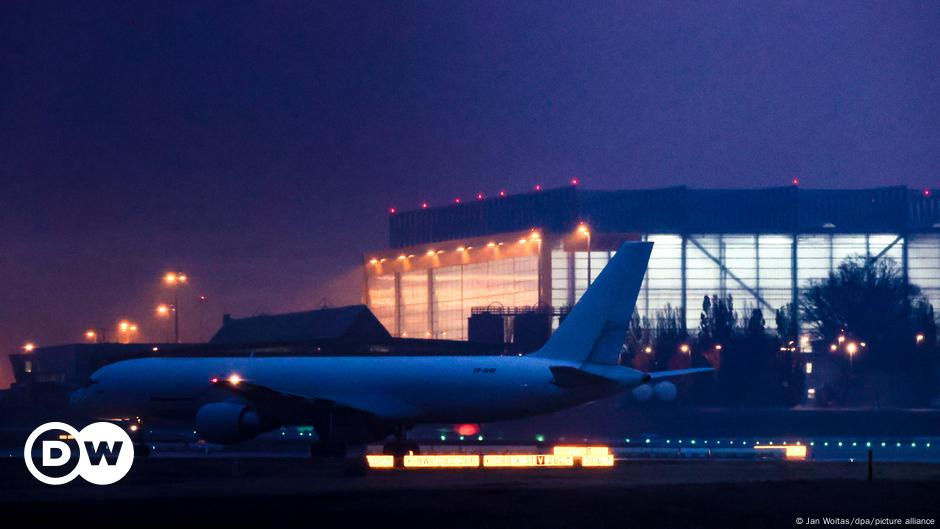 Alemania: Activistas por el clima protestan en el aeropuerto de Leipzig/Halle
