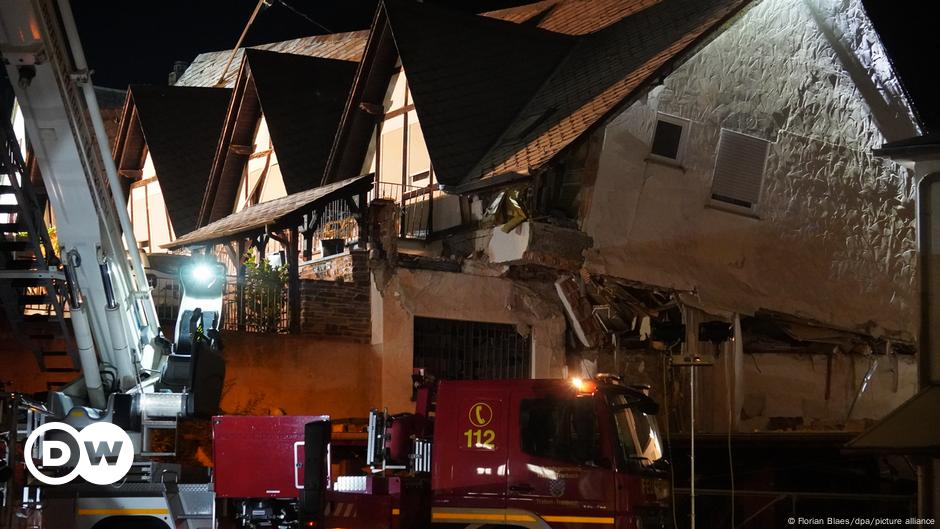 Alemania: Un muerto y varios atrapados tras derrumbe de hotel
