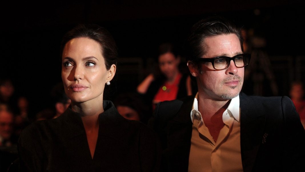 Angelina Jolie dice que Brad Pitt la “obligó a callarse”
