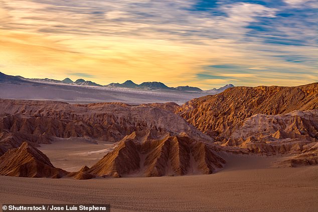 Charlotte Lytton explora Atacama, en Chile, el desierto no polar más seco del mundo: un paisaje tan vasto y árido que la NASA practica allí expediciones a Marte.