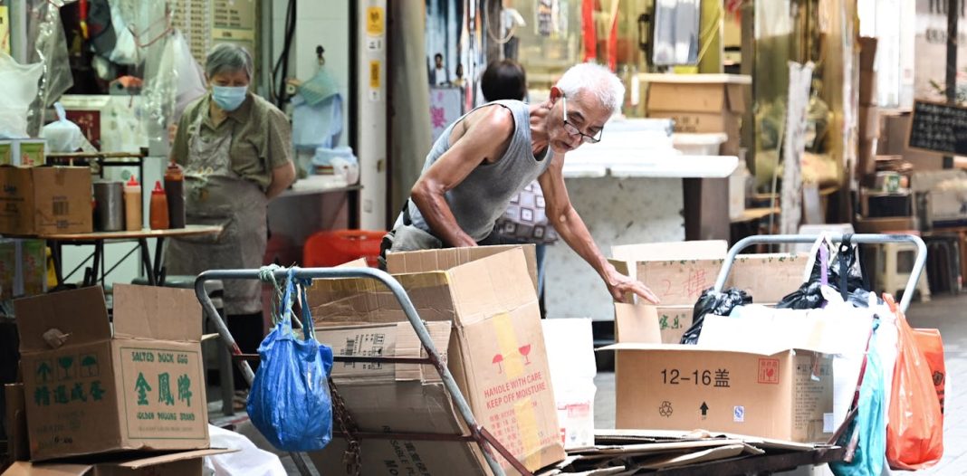 Aumentar la edad de jubilación no desactivará la bomba demográfica de China, pero la inmigración masiva podría hacerlo
