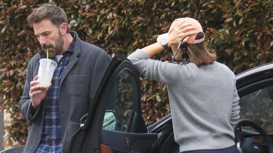 Ben Affleck celebra su cumpleaños con su ex esposa Jennifer Garner mientras López lanza rabietas del pasado
