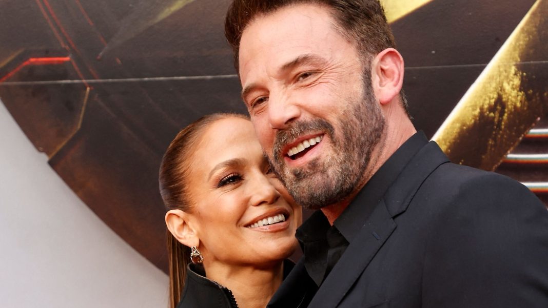 Ben Affleck parece 'feliz y próspero' ante un posible divorcio de Jennifer Lopez: 'Está trabajando sin parar…'
