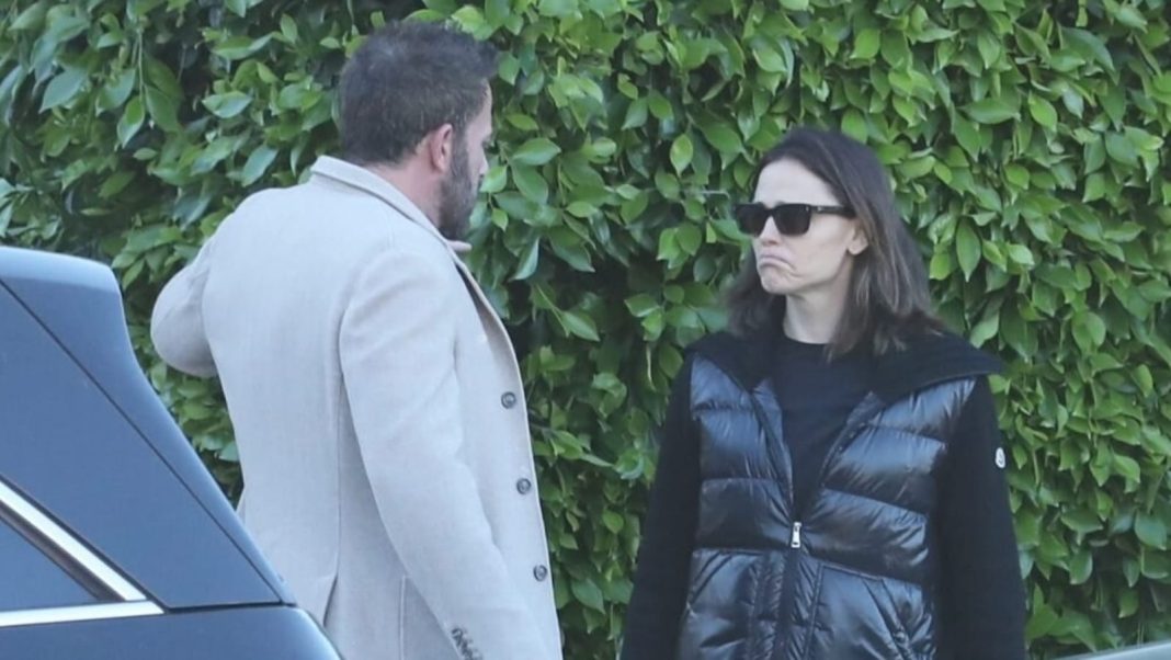 Ben Affleck y Jennifer Garner disfrutan de una cena, captados sonriendo y charlando profundamente antes de la mudanza universitaria de Violet
