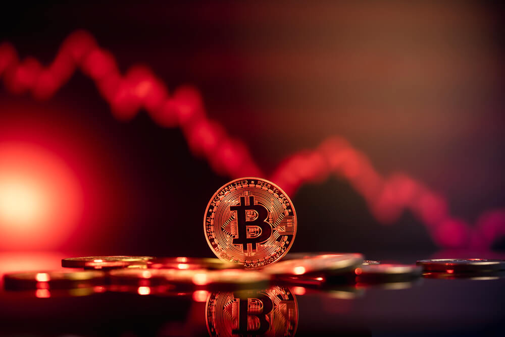 Bitcoin cae a $62k mientras las criptomonedas reflejan la caída de las acciones - CoinJournal
