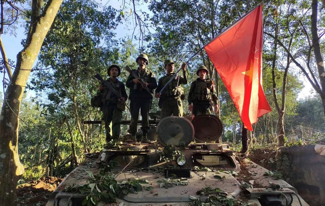 China intensifica patrullas armadas en la frontera mientras se profundiza el conflicto en Myanmar
