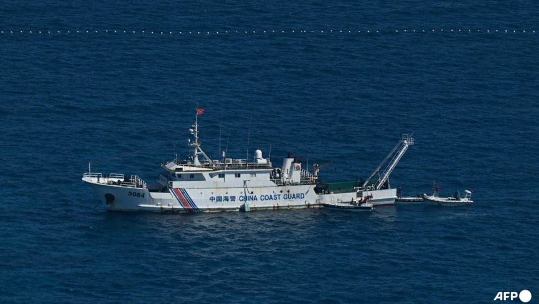 China lanza patrullas aéreas y marítimas cerca del punto crítico de Scarborough Shoal
