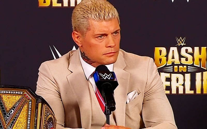 Cody Rhodes responde a la acusación de que el vestuario de la WWE guarda silencio sobre la demanda por tráfico de personas de Vince McMahon
