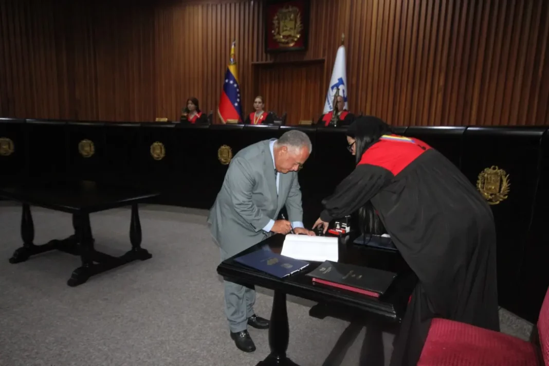 Consejo Electoral de Venezuela entrega actas de elecciones presidenciales al Tribunal Supremo de Justicia - teleSUR
