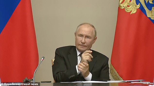 Putin, en una reunión televisada con su consejo de seguridad, restó importancia a la invasión de Ucrania, refiriéndose a esta sorprendente captura de territorio ruso como 