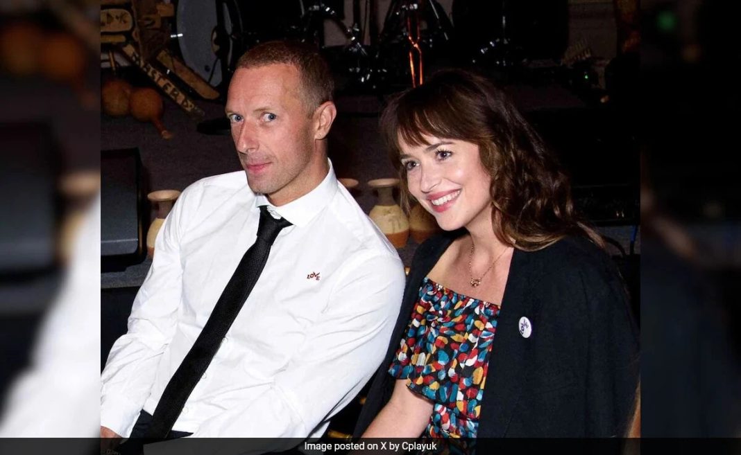 Dakota Johnson y Chris Martin están 