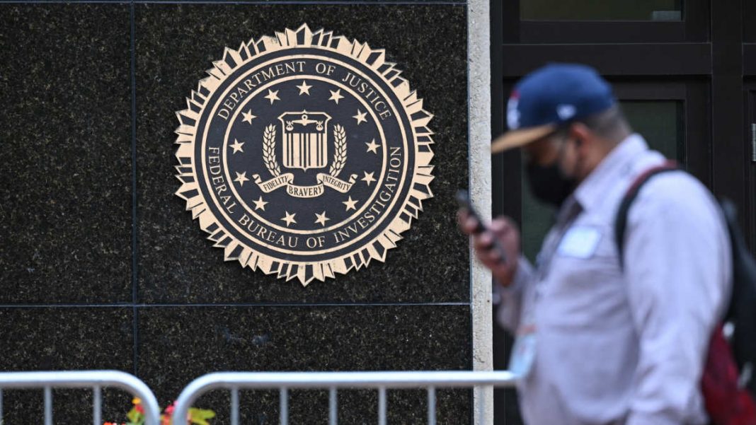 El FBI concluye que Irán hackeó la campaña de Trump
