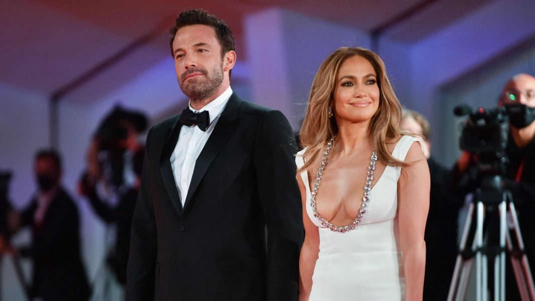 El documental de Jennifer Lopez The Greatest Love Story Never Told sobre su romance con Ben Affleck ve un resurgimiento después del divorcio
