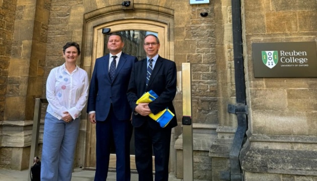 El embajador Zaluzhnyi visita la Universidad de Oxford
