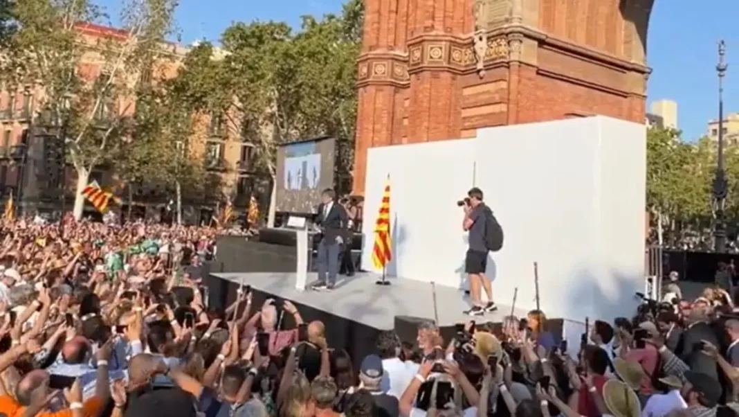 El expresidente catalán Puigdemont regresa a Barcelona tras siete años de exilio - teleSUR
