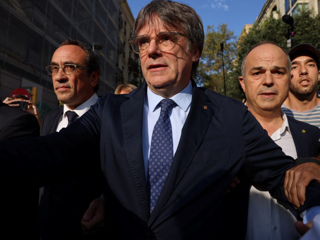 El expresidente catalán Puigdemont regresa a España pese a la orden de arresto
