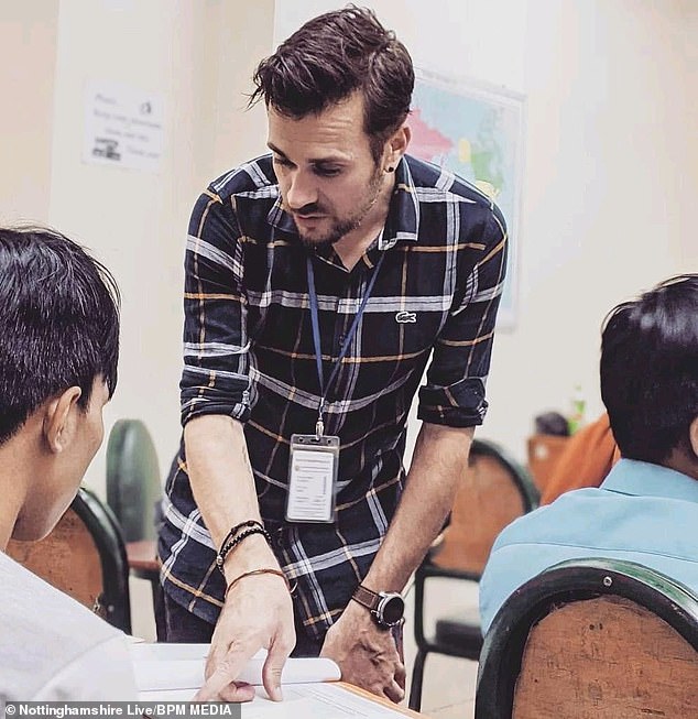 Kevin Nightingale (en la foto), de 39 años, murió en mayo mientras trabajaba como profesor en Camboya. Las autoridades afirmaron que sufrió un ataque cardíaco.