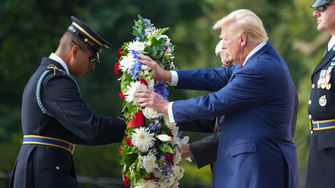 El incidente del cementerio de Arlington de Trump es “bastante triste”, dice la campaña de Harris
