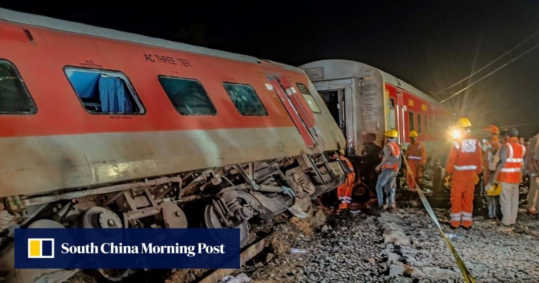 El 'ministro de descarrilamientos' de la India es criticado por los accidentes mortales de trenes
