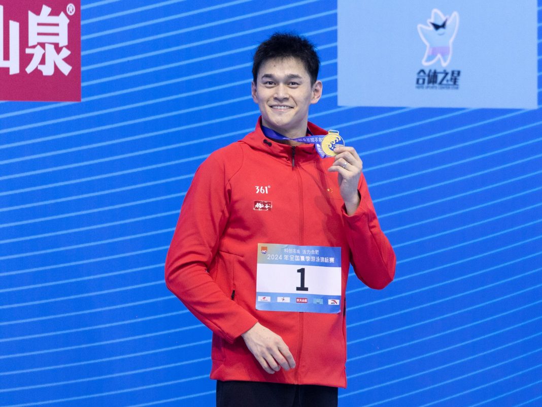 El nadador chino Sun Yang gana tras regresar de una suspensión de cuatro años por dopaje
