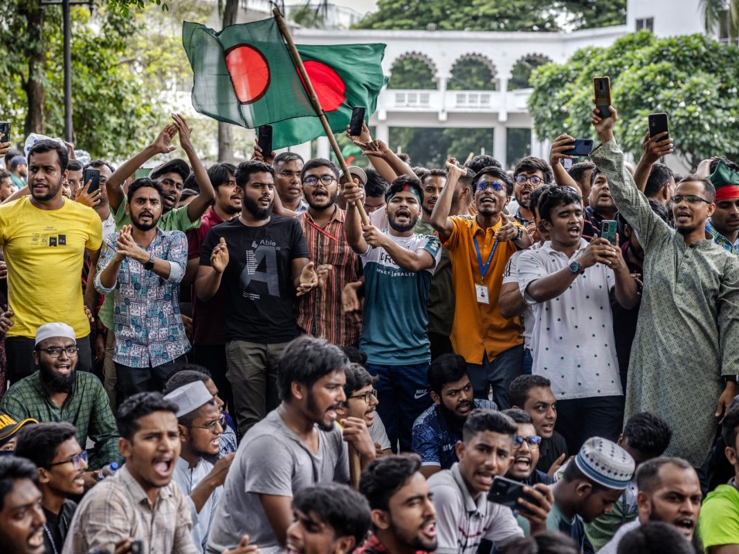 El presidente del Tribunal Supremo de Bangladesh acepta dimitir en medio de nuevas protestas estudiantiles
