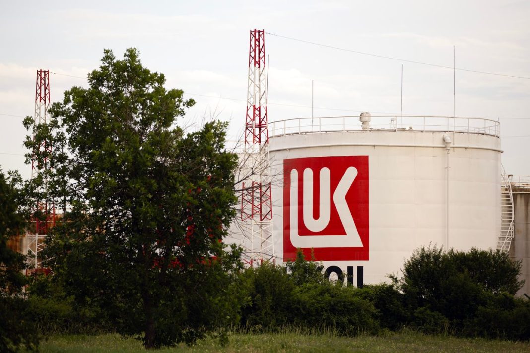 El presidente húngaro confía en el suministro de petróleo del país pese al bloqueo del tránsito de Lukoil por parte de Ucrania
