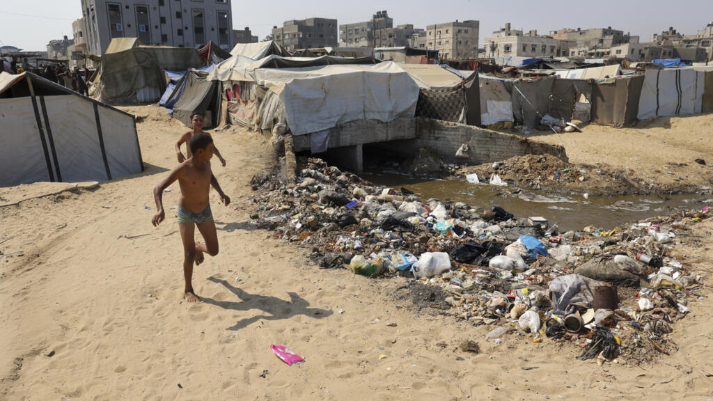 El primer caso de polio en Gaza en 25 años desencadena una campaña de vacunación urgente en un territorio devastado por la guerra
