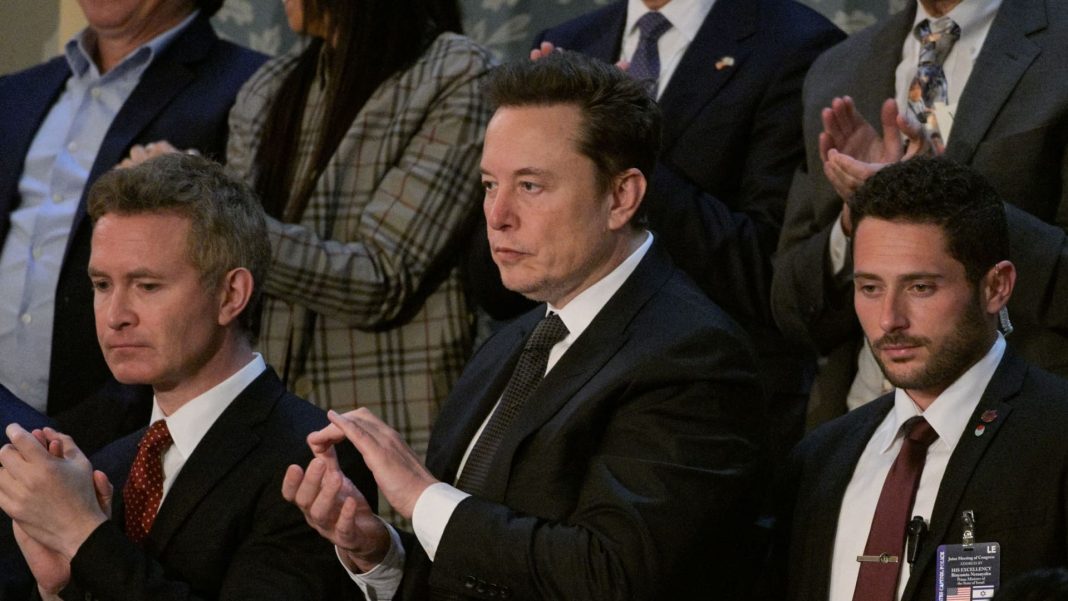 El secretario de estado de Michigan investiga al PAC de Elon Musk por posibles violaciones
