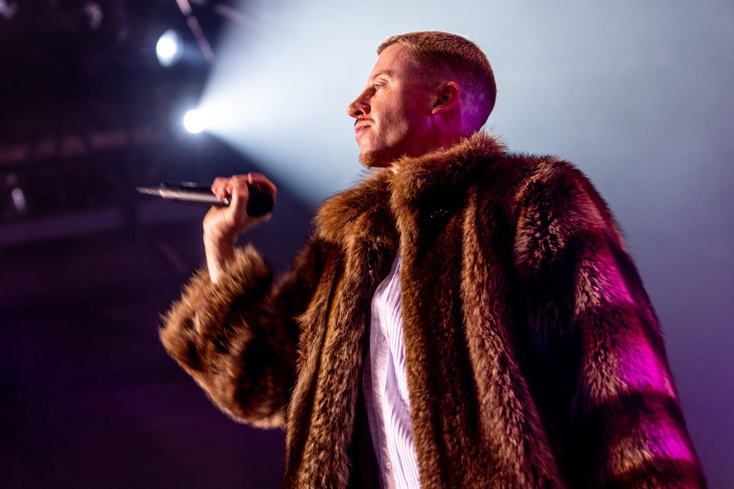 Emiratos Árabes Unidos: el rapero Macklemore cancela su concierto por el apoyo de los Emiratos a la RSF de Sudán
