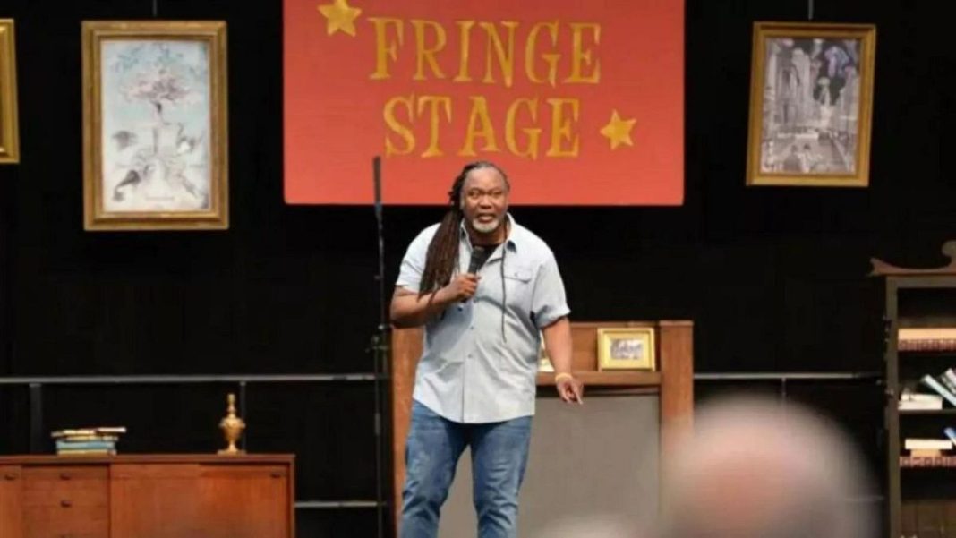 Escándalo en Fringe: ¿Debería cancelarse un comediante estadounidense por antisemitismo?
