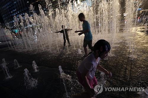 This week to see record tropical night streak in Seoul